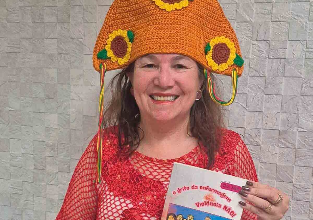 Ona Silva Lanca Livro E Promove Sarau