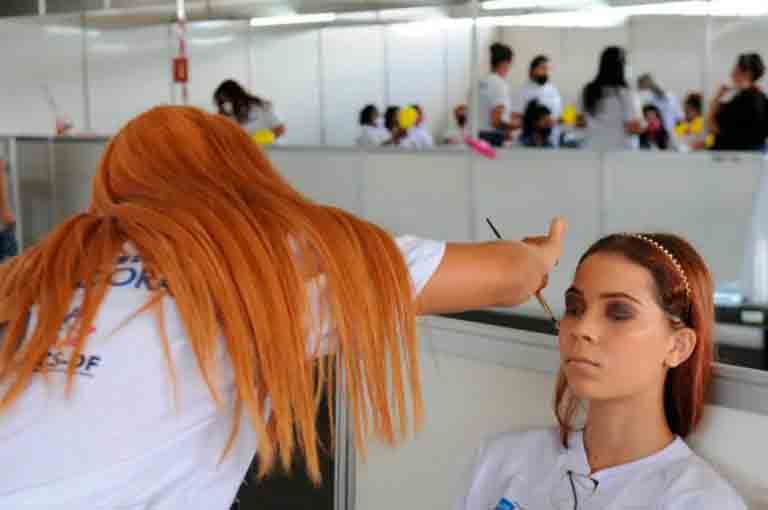 Cursos Gratuitos Capacitam Mulheres No Guara Em Profissoes Da Area Da Beleza